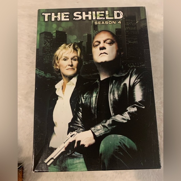 The Shield Season 1, 2, 3, 4 & 6 - Picture 8 of 11